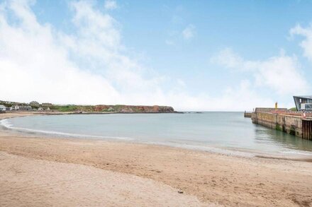 CREEL COTTAGE, pet friendly, character holiday cottage in Eyemouth