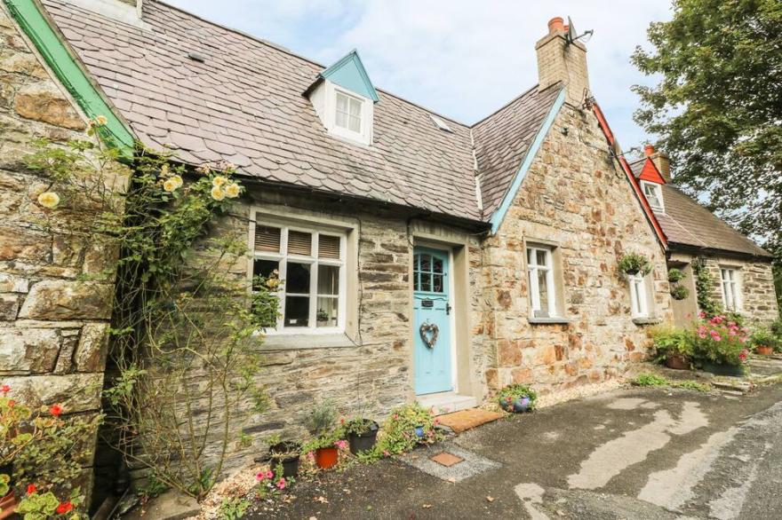 GERLAN, Pet Friendly, Character Holiday Cottage In Newcastle Emlyn