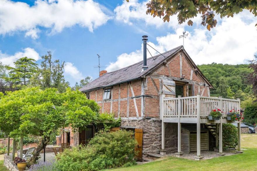 THE CIDER MILL, Romantic, With Open Fire In Westhope, Herefordshire