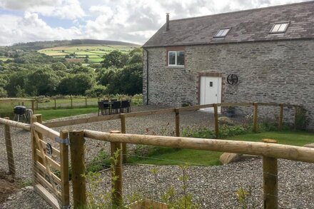 YSGUBOR - THE BARN, pet friendly, country holiday cottage in Crymych