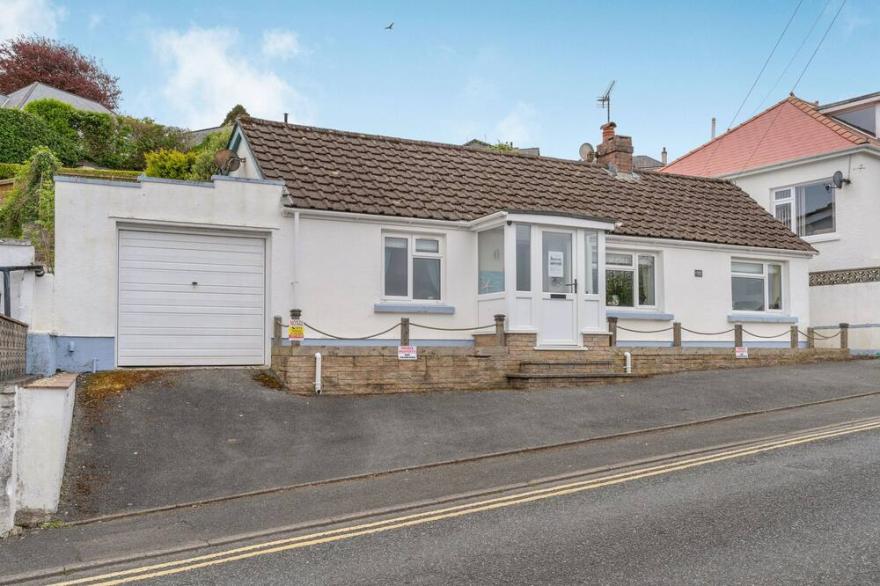 CAPTIVA COTTAGE, Pet Friendly, With A Garden In Saundersfoot