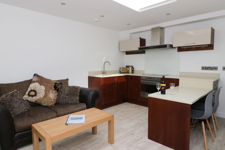 THE STUDIO @ THE OLD POST OFFICE, pet friendly in Cemaes Bay