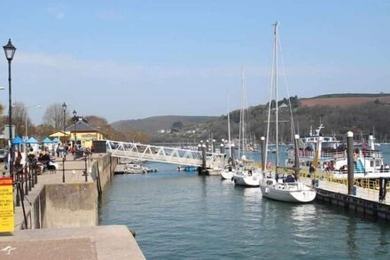 TOTHERSIDE, family friendly, luxury holiday cottage in Dartmouth