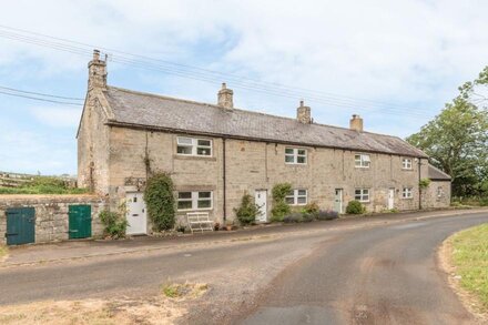 RYEHILL FARM COTTAGE, pet friendly, with open fire in Thropton