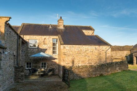 HIGH FELLSIDE HALL, family friendly, with pool in Sedbergh