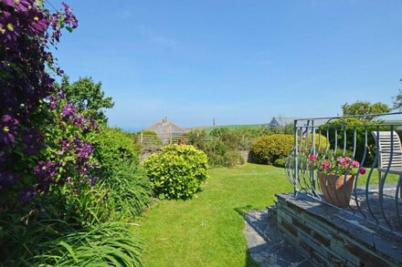 Curlews, Trevone - Three Bedroom House, Sleeps 7