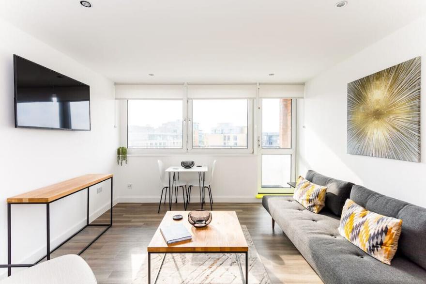 Bright London Bridge Apartment