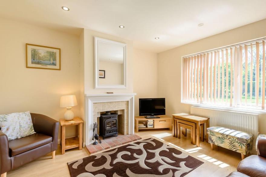 WOODLAND VIEW, pet friendly, with open fire in Wragby