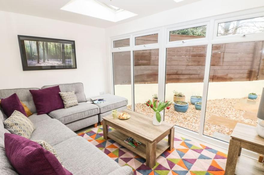 HIGHER KERNICK STABLE, pet friendly, with a garden in Blisland