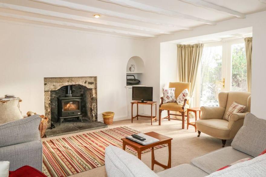 NEWLANDS, Pet Friendly, With Open Fire In Archiestown