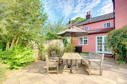 Easter Cottage - Three Bedroom House, Sleeps 6