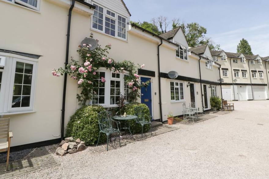 5 WYE RAPID COTTAGES, Pet Friendly, With A Garden In Symonds Yat