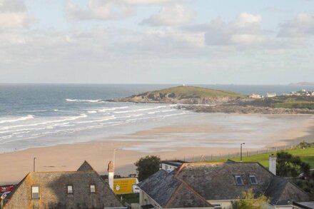 FISTRAL OUTLOOK, pet friendly, country holiday cottage in Newquay