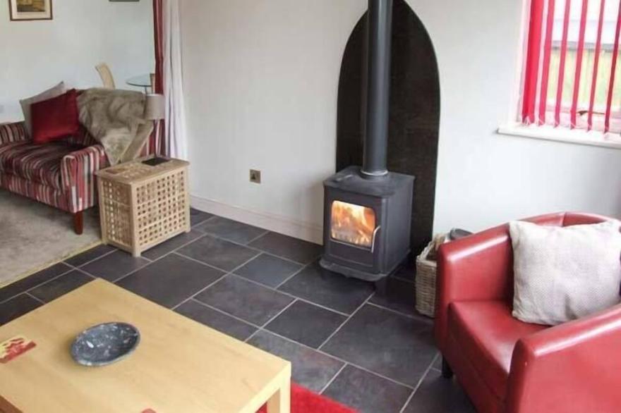 HOUR COTTAGE, family friendly, with open fire in Stow-On-The-Wold