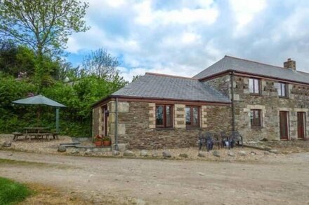 GALOWRAS COTTAGE, pet friendly, with open fire in Mevagissey