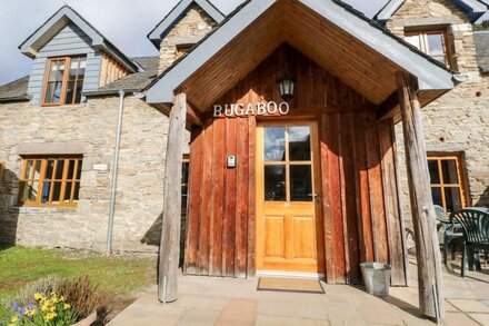 BUGABOO COTTAGE, pet friendly, with a garden in Aberfeldy