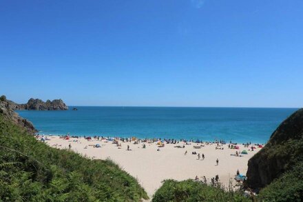 SEASCAPE, country holiday cottage, with a garden in Porthcurno