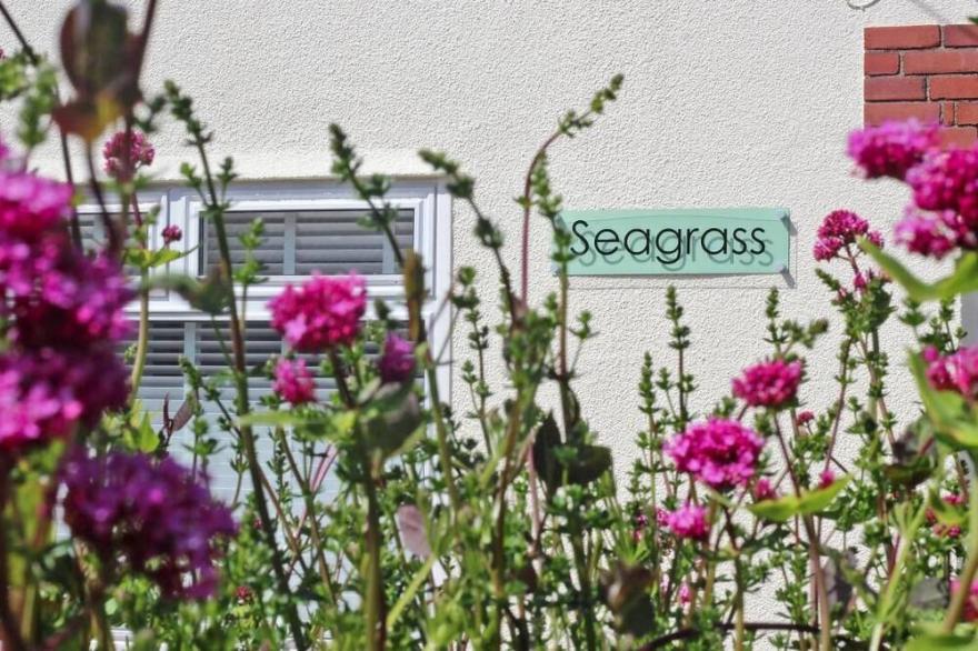 SEAGRASS, Pet Friendly, Country Holiday Cottage In Newquay