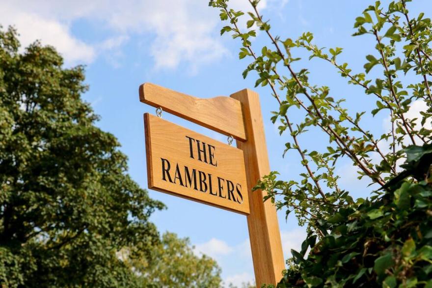 THE RAMBLERS' ANNEX, Pet Friendly, With Open Fire In Mattishall