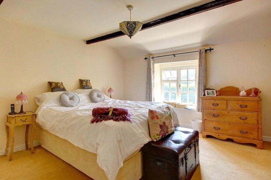 Walnut Tree Cottage - Three Bedroom House, Sleeps 6