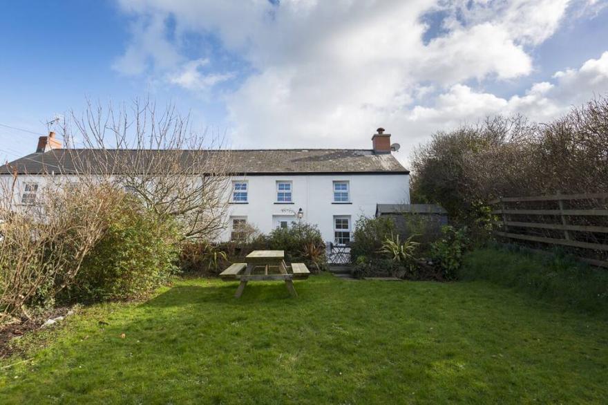 FERN COTTAGE, pet friendly, character holiday cottage in Aberporth