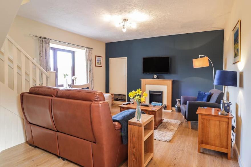 SEALLADH AN LOCHA COTTAGE, family friendly, with a garden in Portree