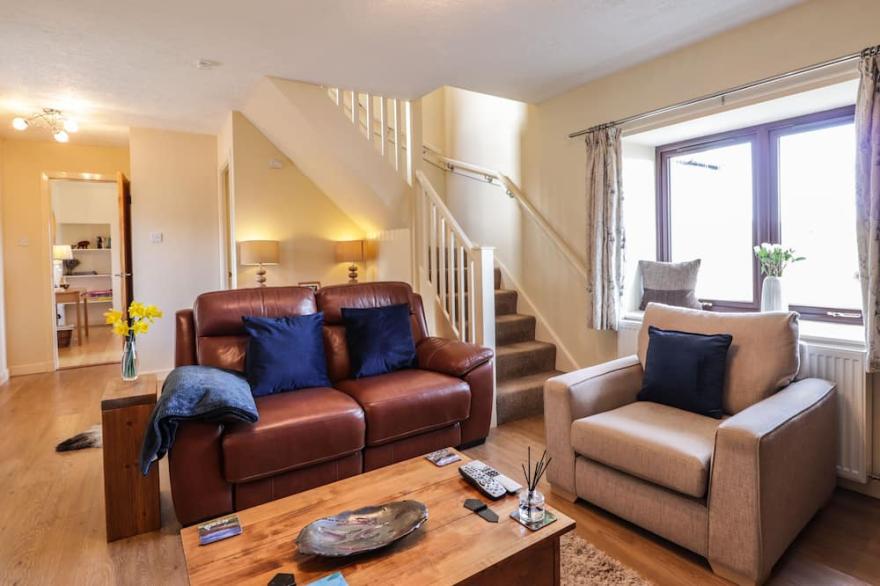 SEALLADH AN LOCHA COTTAGE, family friendly, with a garden in Portree