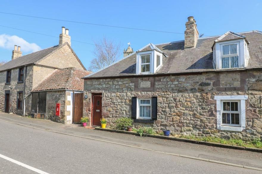 KIRKGATE COTTAGE, Pet Friendly, With Open Fire In Chirnside