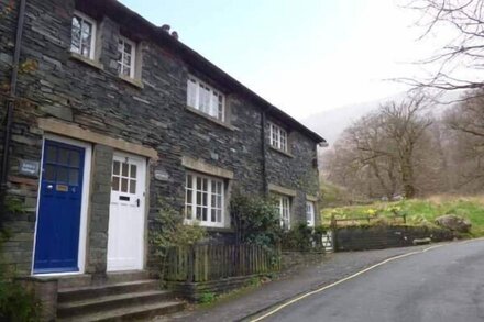 LITTLEBECK, pet friendly, character holiday cottage in Rosthwaite