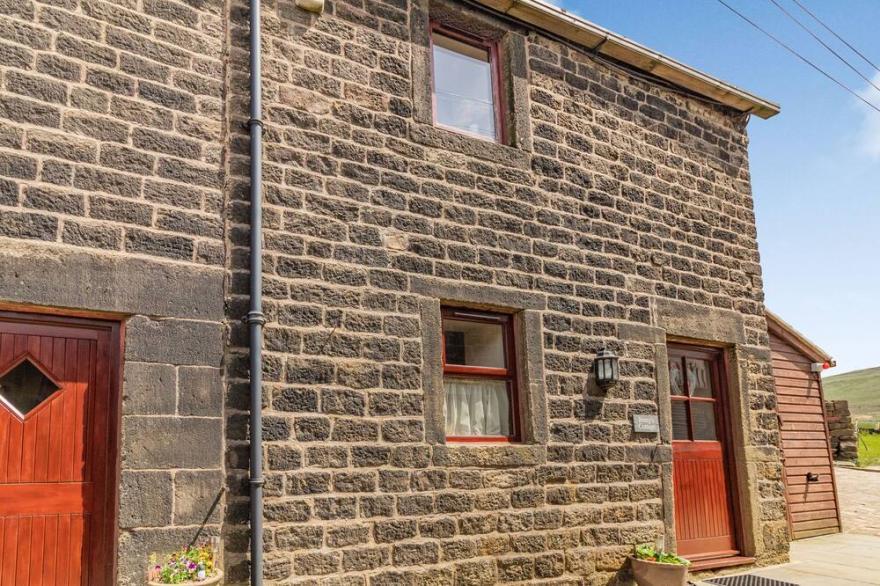 JENNY'S COTTAGE, Character Holiday Cottage, With Open Fire In Diggle