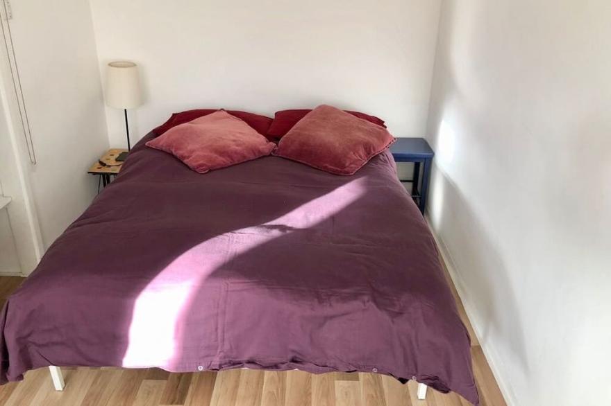 Central Studio close to East Putney tube station