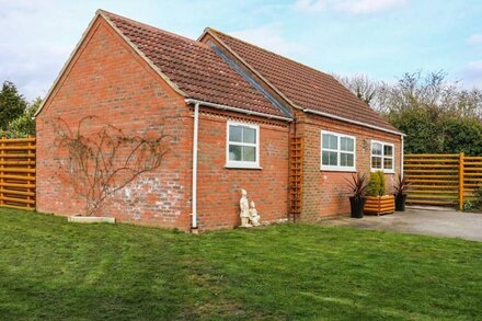 LITTLE LONDON NORFOLK, romantic, country holiday cottage in Southery