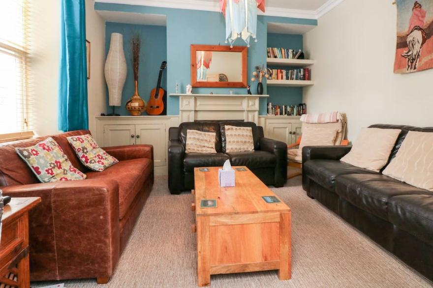 THE OLD POLICE HOUSE, pet friendly, with a garden in Braunton