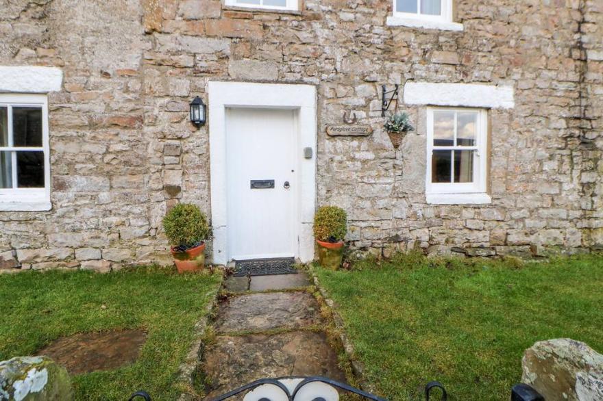 PURSGLOVE COTTAGE, Pet Friendly, Character Holiday Cottage In Low Row