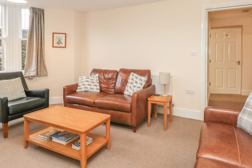 1 SOUTHGATE, Family Friendly, Luxury Holiday Cottage In Buxton