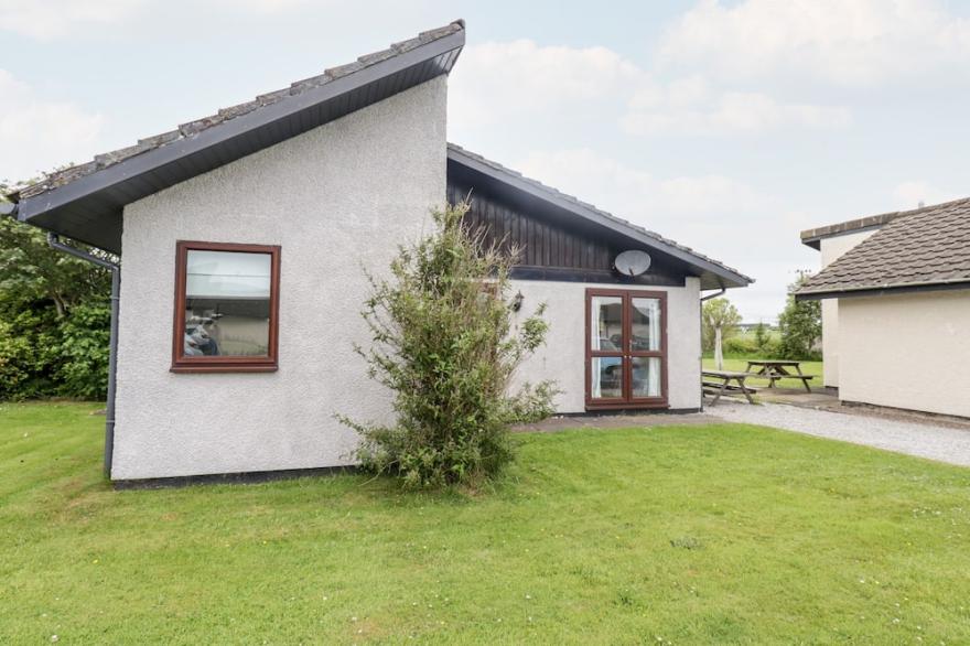 3 LAIGH ISLE, Country Holiday Cottage In Isle Of Whithorn