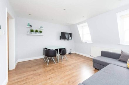 Gorgeous London Apartment (QCE II)