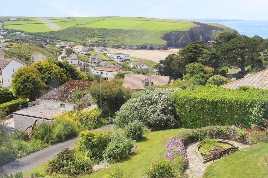 WINDRUSH, pet friendly, country holiday cottage in Newquay