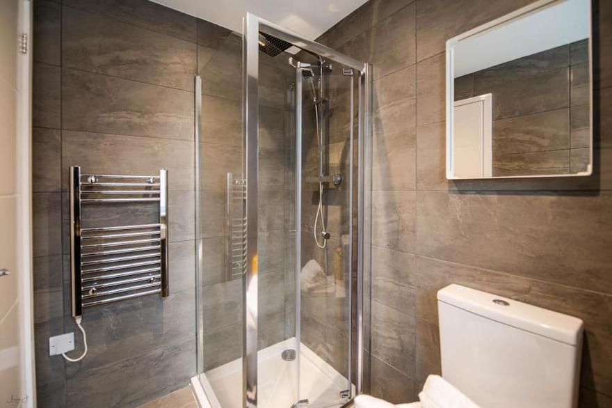 Windmill House Apt 1 - 1 bed apt - sofa bed - sleeps 4