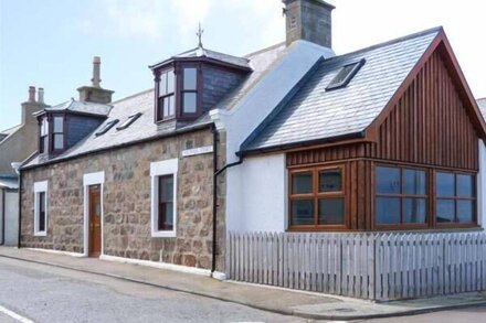 SEASCAPE, pet friendly, character holiday cottage in Portknockie