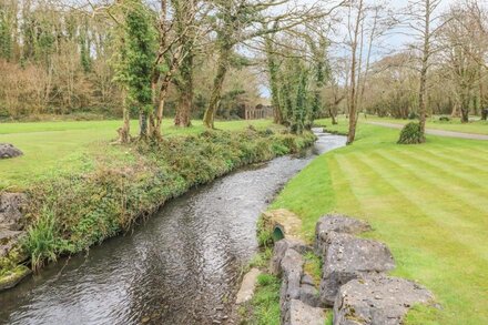 HEDDWCH, pet friendly, luxury holiday cottage in Wisemans Bridge