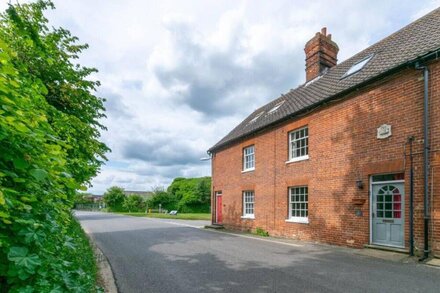 Mole Cottage - Three Bedroom House, Sleeps 6