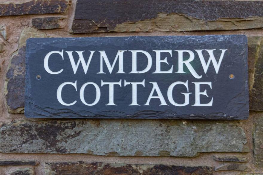 CWM DERW COTTAGE, Character Holiday Cottage In Llanafan Fawr