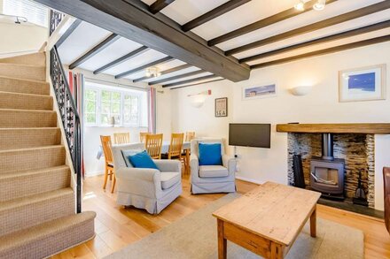 KYNASTON COTTAGE, pet friendly, with open fire in Aberdovey