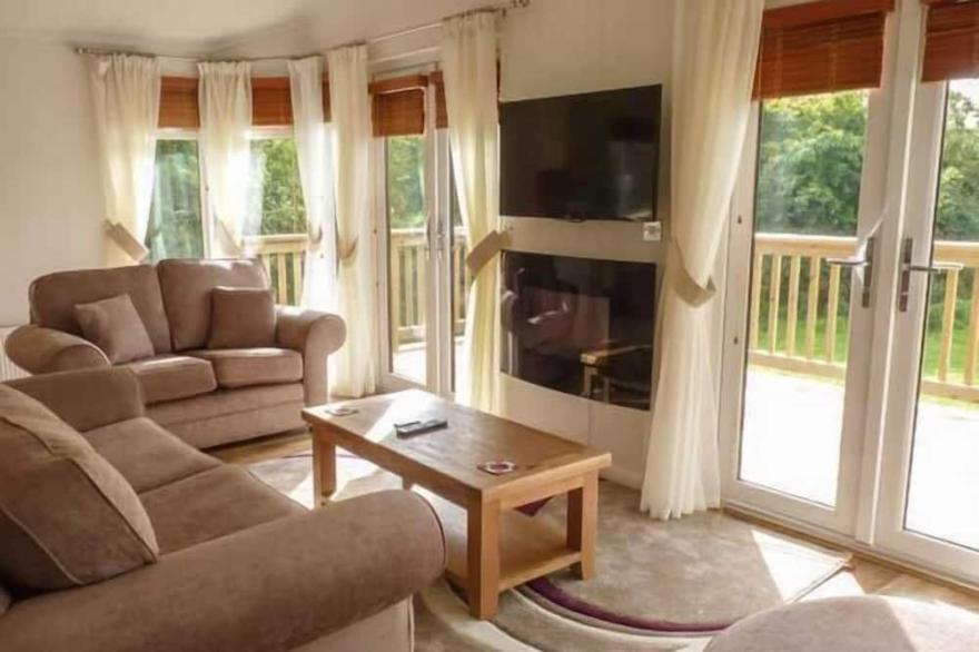 MORGAN LODGE, Family Friendly, Luxury Holiday Cottage In Hewish