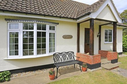 Pine Cottage - Three Bedroom House, Sleeps 5