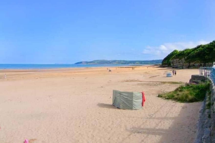 MONARFON, pet friendly, country holiday cottage in Benllech