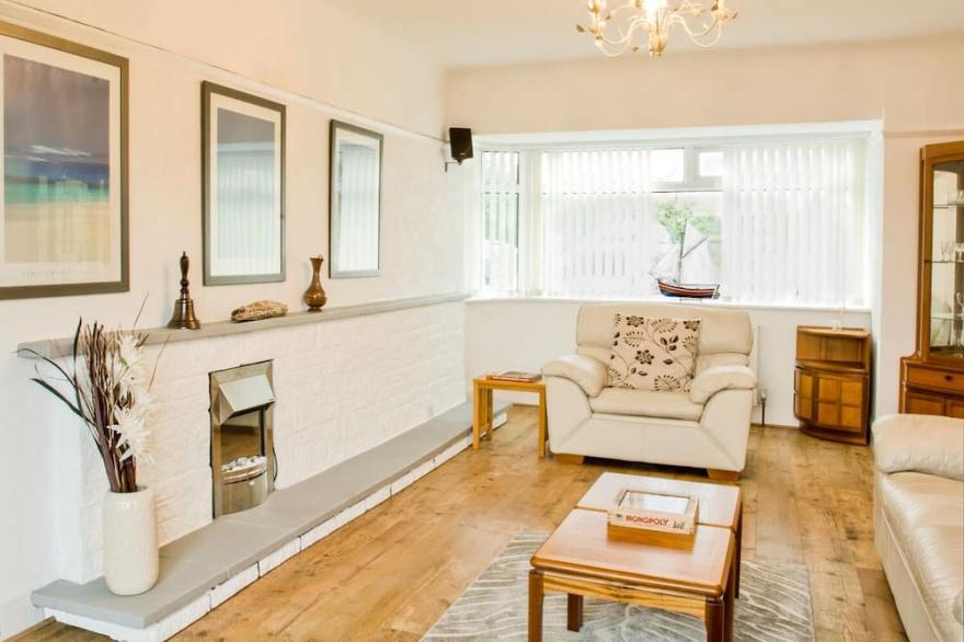 MONARFON, pet friendly, country holiday cottage in Benllech