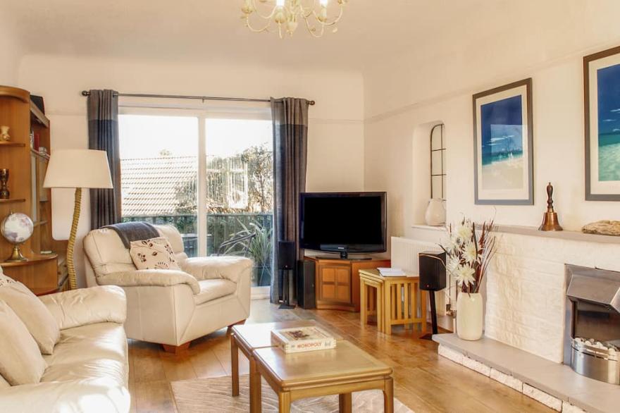 MONARFON, pet friendly, country holiday cottage in Benllech