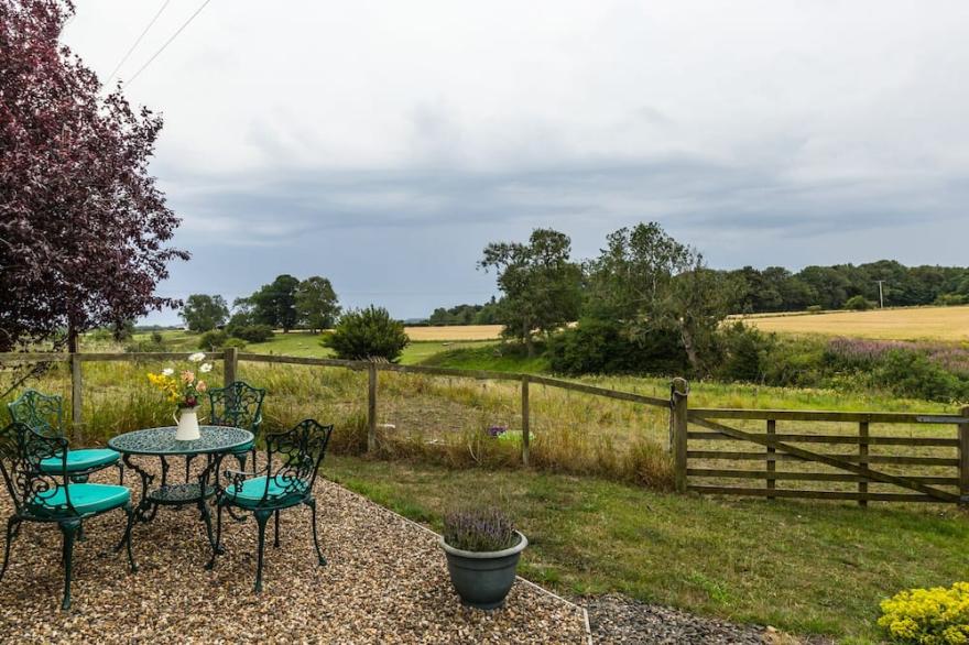 THE BOTHY, Pet Friendly, Country Holiday Cottage In Lowick